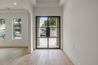 5009 Wateka Dr in Dallas, TX - Foto de edificio - Building Photo