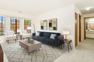 Tanglewood Apartments in Oak Creek, WI - Building Photo