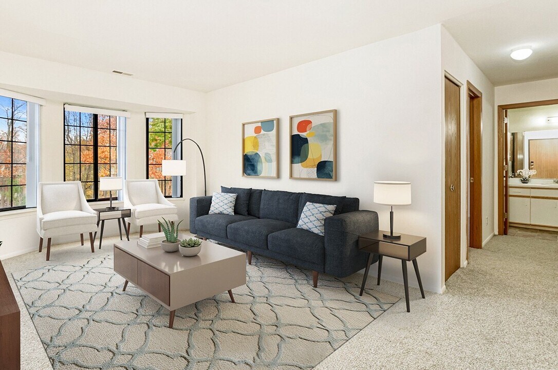 Tanglewood Apartments in Oak Creek, WI - Building Photo