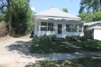 218 E National St in Vermillion, SD - Building Photo - Building Photo