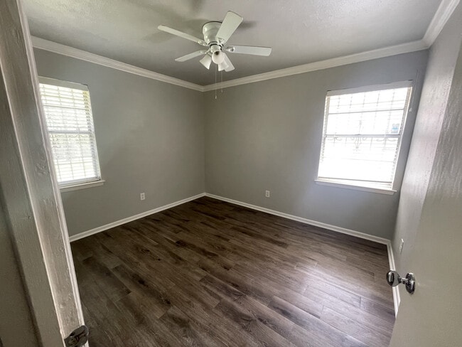 1534 Harlandale Ave in Dallas, TX - Building Photo - Building Photo