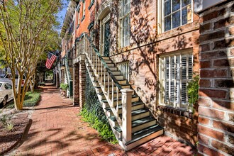 212 W Bolton St in Savannah, GA - Building Photo - Building Photo