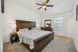 16684 Lonely Pines Dr in Conroe, TX - Foto de edificio - Building Photo