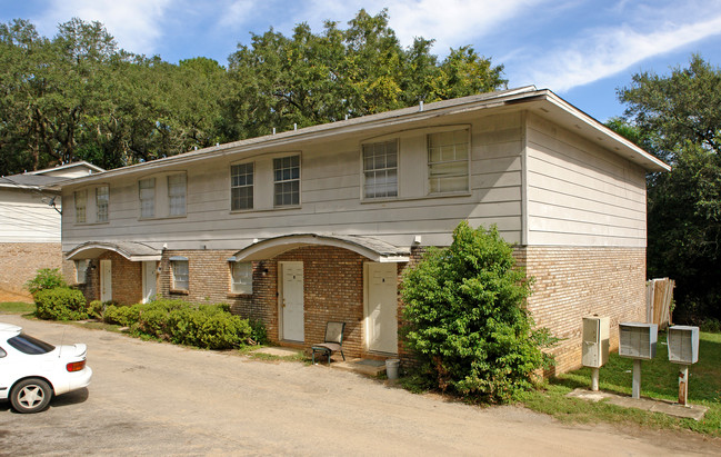 1748 Hartsfield Rd in Tallahassee, FL - Foto de edificio - Building Photo