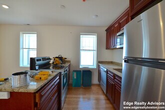 11 Sawyer Ter in Boston, MA - Building Photo - Building Photo