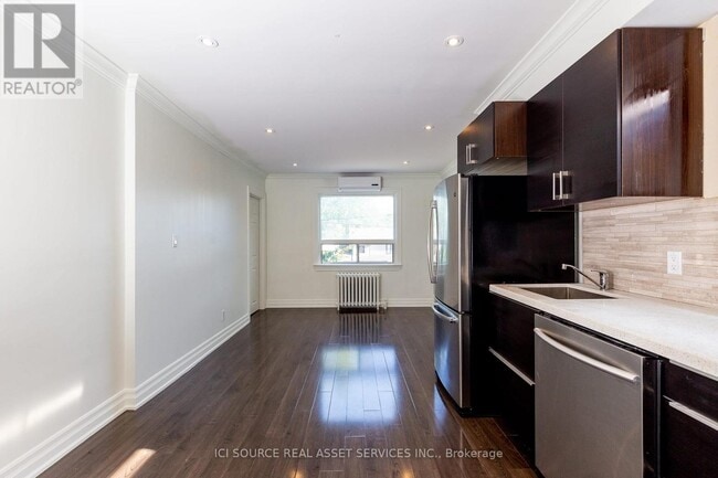 property at 253 Lakeshore Rd E