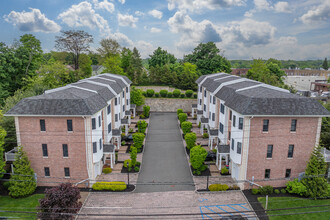 The Brownstones at Caldwell in Caldwell, NJ - Building Photo - Building Photo