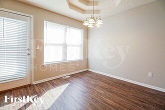 713 Canter St in Raymore, MO - Foto de edificio - Building Photo