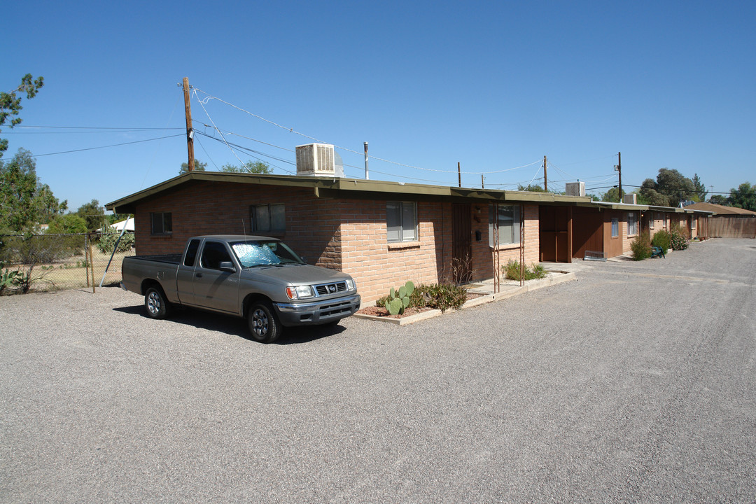 1707-1711 E Adelaide Dr in Tucson, AZ - Building Photo