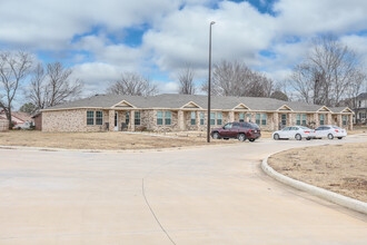 Woodland Commons in Claremore, OK - Building Photo - Building Photo