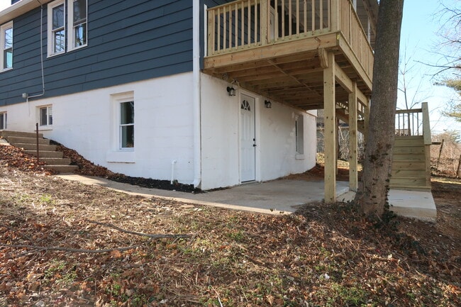 212 Fourth Ave, Unit 212 AptB in Lansdowne, MD - Foto de edificio - Building Photo