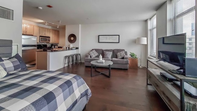 property at 605 W Kinzie St