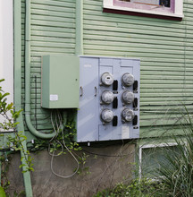 Ellis Island Apartments in Portland, OR - Building Photo - Building Photo