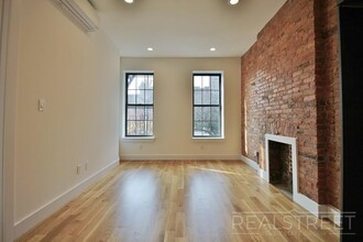 119 Ralph Ave in Brooklyn, NY - Foto de edificio - Floor Plan