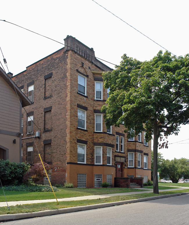 5612 Linwood Ave in Cleveland, OH - Foto de edificio - Building Photo