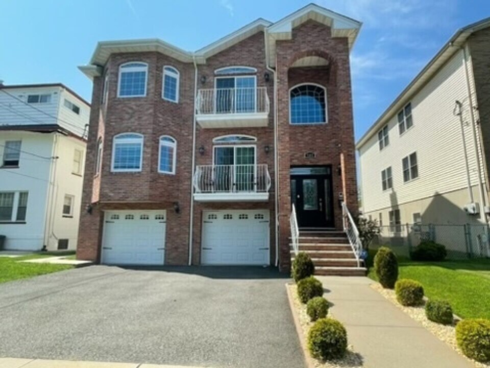 508 2nd Ave in Lyndhurst, NJ - Building Photo