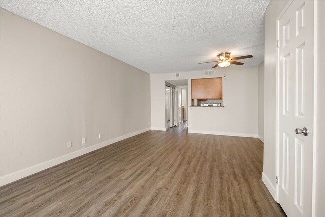 Chatsworth Plaza Apartments