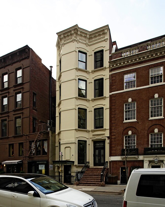 18 E 69th St in New York, NY - Building Photo - Building Photo