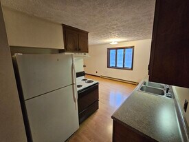 71 Market St in Fort Kent, ME - Building Photo