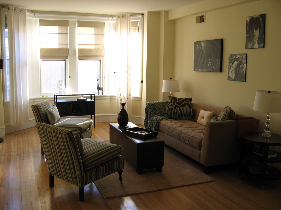 2201 Chestnut St, Unit 504 in Philadelphia, PA - Building Photo