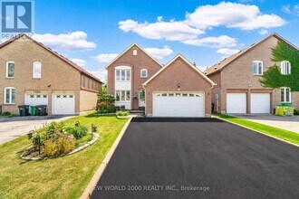 7221 Danton Promenade in Mississauga, ON - Building Photo - Building Photo