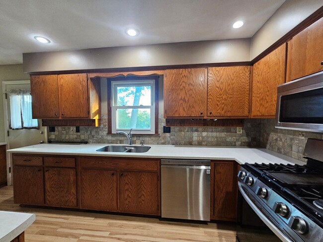 2100 Birchwood Dr NE in Cedar Rapids, IA - Building Photo - Building Photo