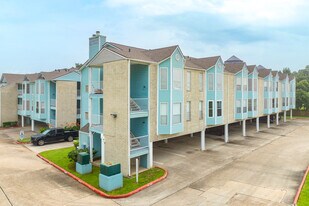 18617 Egret Bay Blvd Apartments