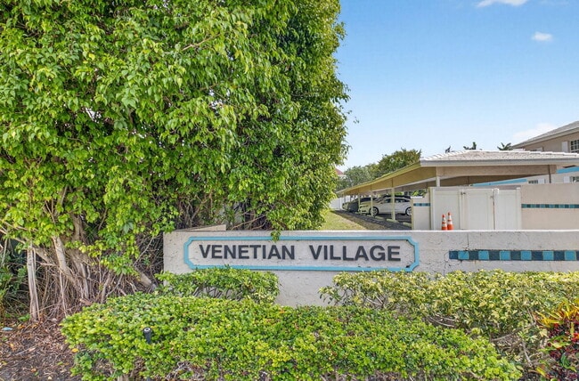 75 Venetian Dr in Delray Beach, FL - Building Photo - Building Photo