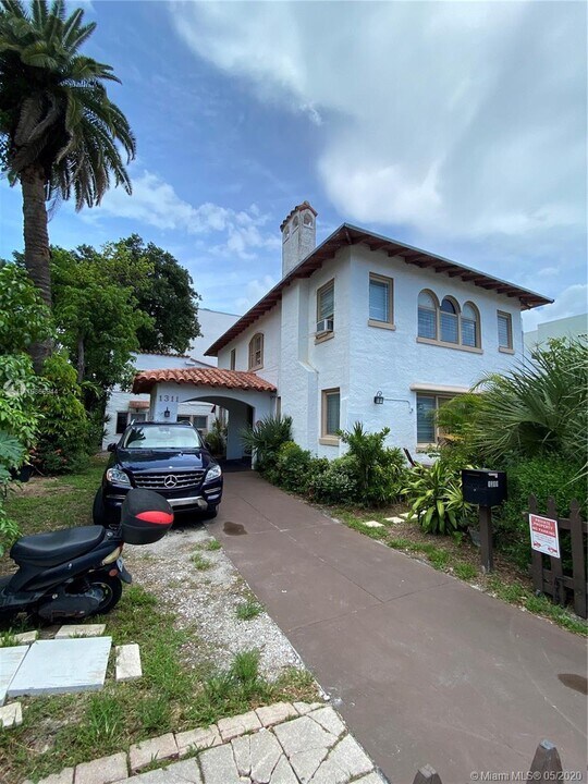 1311 15th Terrace-Unit -6 in Miami Beach, FL - Foto de edificio