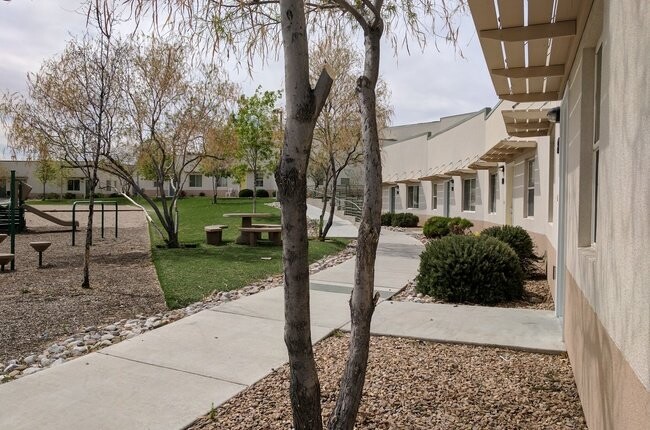 New Life Homes 4 in Albuquerque, NM - Foto de edificio - Building Photo