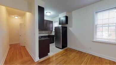 55 Monroe Pl in Bloomfield, NJ - Building Photo - Building Photo