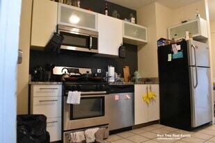 114 Everett St, Unit 3 in Boston, MA - Building Photo