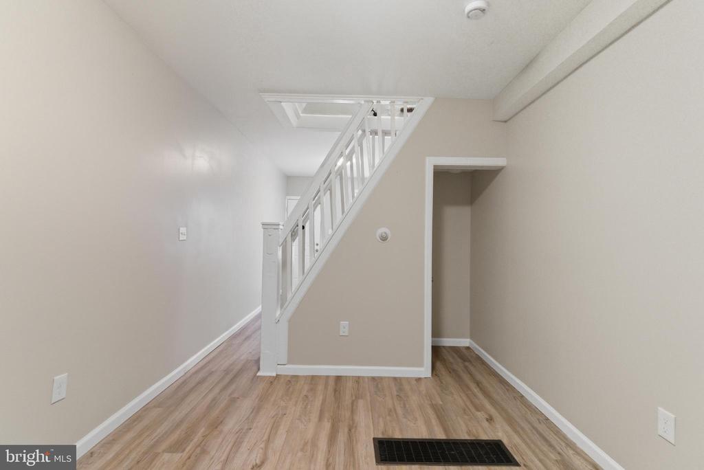 2528 Collins St in Philadelphia, PA - Building Photo