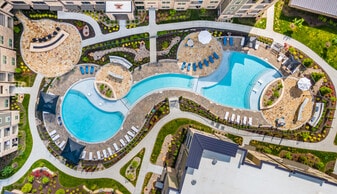 Cyan Southcreek in Overland Park, KS - Building Photo