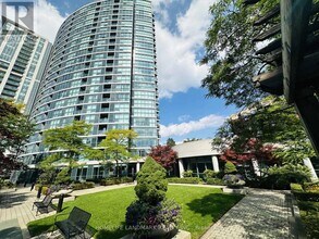 28 Harrison Garden Blvd in Toronto, ON - Building Photo - Building Photo