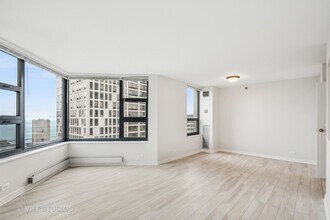 401 E Ontario St, Unit 3105 in Chicago, IL - Foto de edificio - Building Photo