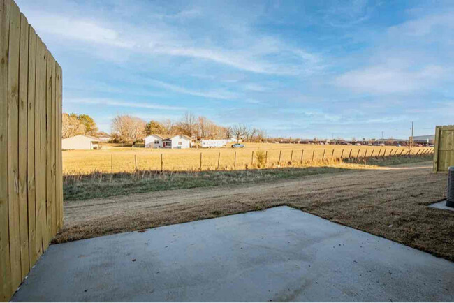 1735 Booker Cir in Pea Ridge, AR - Foto de edificio - Building Photo