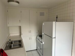 1151 Sunvue Pl, Unit 5 in Los Angeles, CA - Building Photo - Building Photo