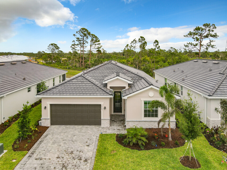 19120 Bordeaux Ct in Venice, FL - Building Photo