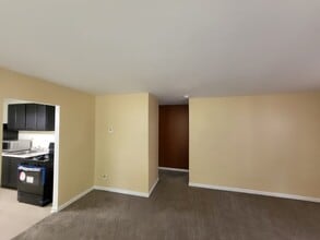 6913 Cecil Dr in Flint, MI - Building Photo - Building Photo