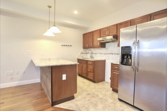 741 9th St, Unit B in Secaucus, NJ - Building Photo - Building Photo