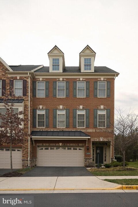 22559 Windsor Locks Square in Ashburn, VA - Building Photo