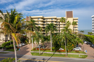 The Villas of Vanderbilt Condos in Naples, FL - Foto de edificio - Building Photo