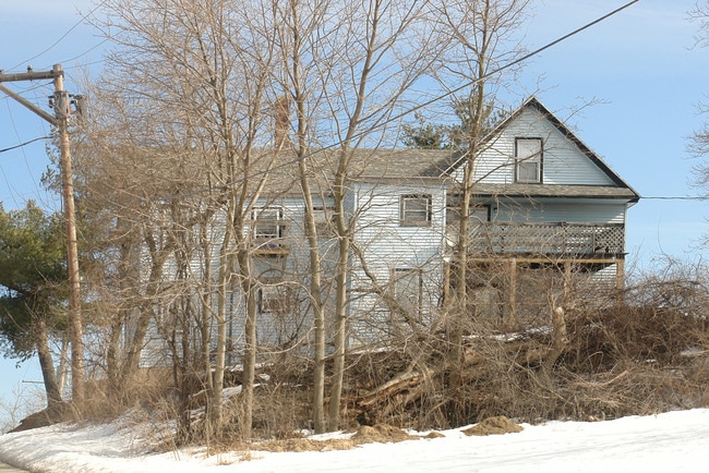 16 Martin St in Derry, NH - Foto de edificio - Building Photo