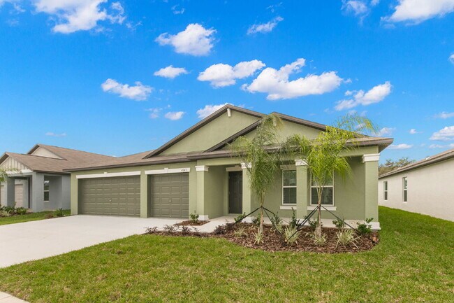 4045 Capri Coast Dr in Plant City, FL - Building Photo - Building Photo