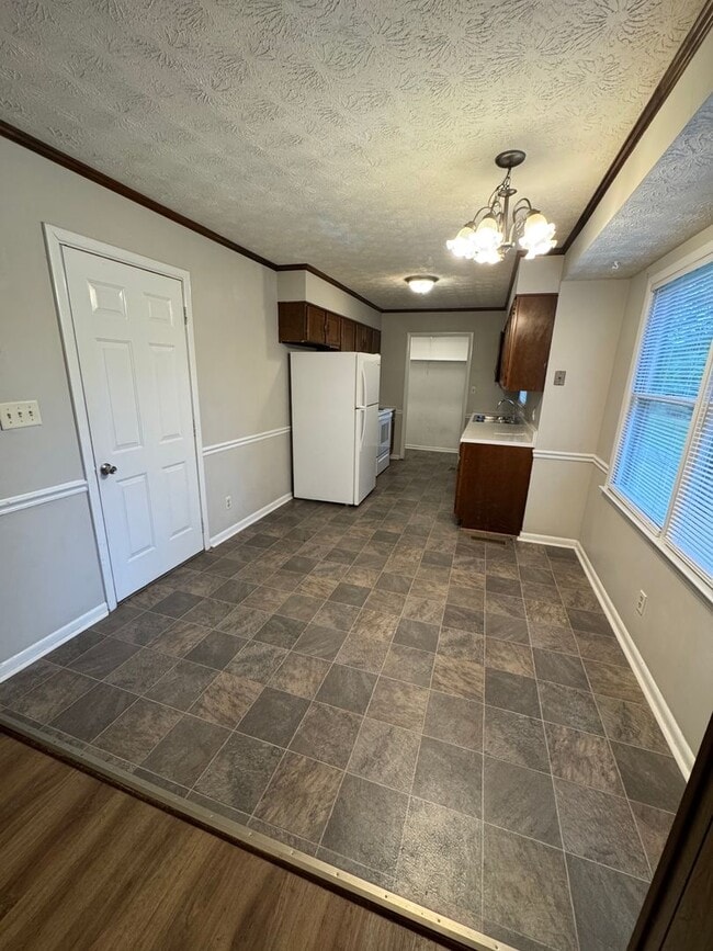 1215 Wildoak Dr in Anniston, AL - Building Photo - Building Photo