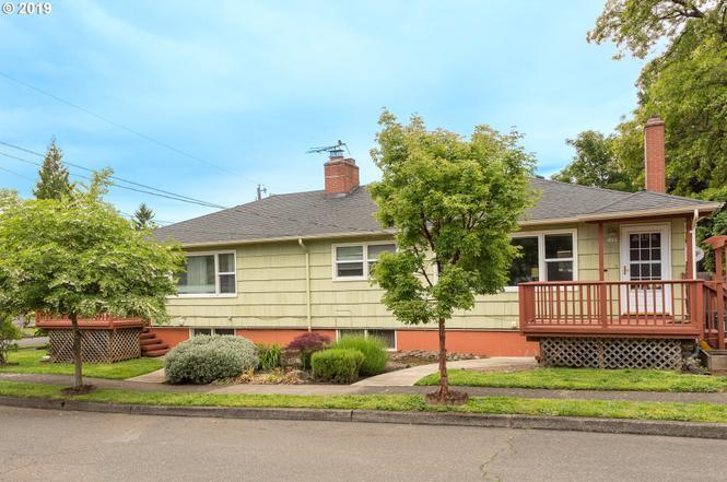 5105 SE Tibbetts St, Unit basement in Portland, OR - Building Photo