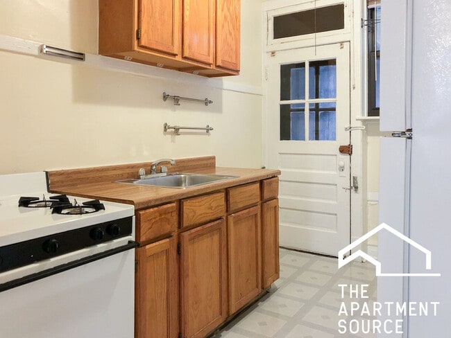2607 W Gunnison St, Unit 2 in Chicago, IL - Building Photo - Building Photo