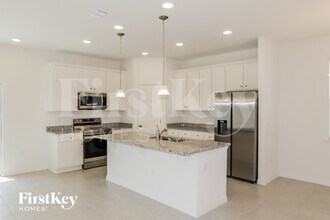 1570 Isleta Lp in Kissimmee, FL - Building Photo - Building Photo