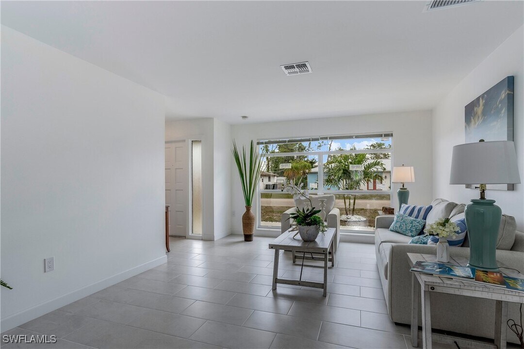 8919 Andover St in Ft. Myers, FL - Building Photo